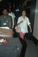 Rani Mukherjee snapped at airport, Mumbai on 25th Aug 2011 (7).JPG